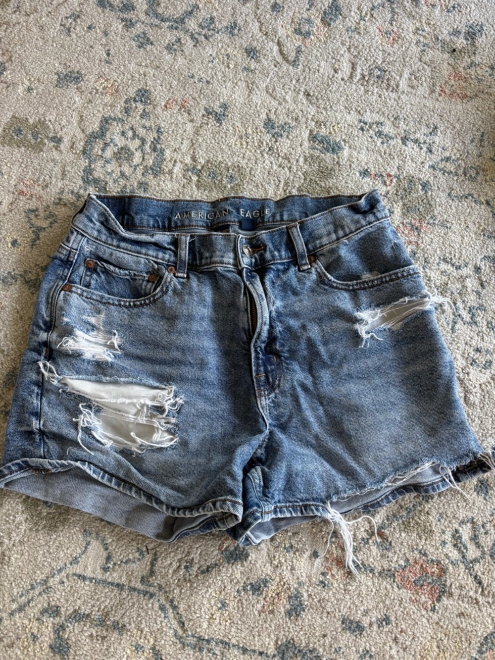 American Eagle Relaxed jean denim shorts spring summer  beach vacation concert